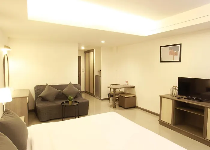 Lee Garden Hotel 4*