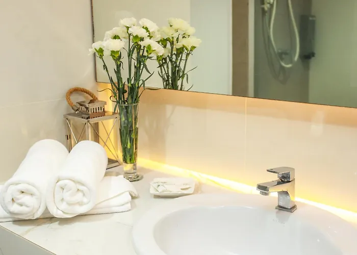 Hotel Lee Garden 4*