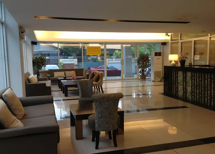 Hotel Lee Garden 4*