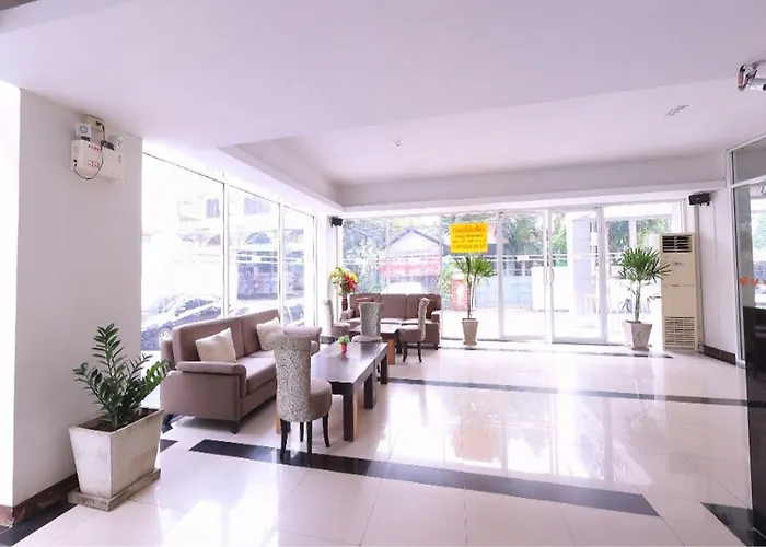 Hotel Lee Garden 4*