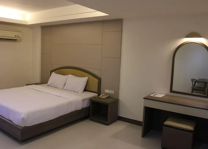 Hotel Lee Garden 4*