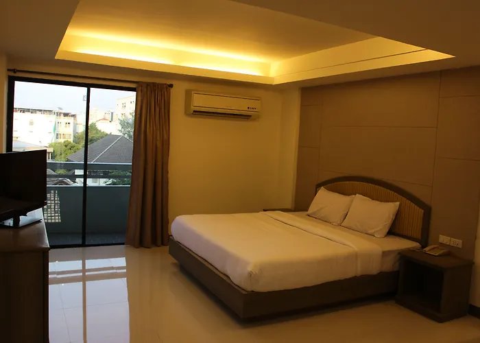Lee Garden Hotel 4*