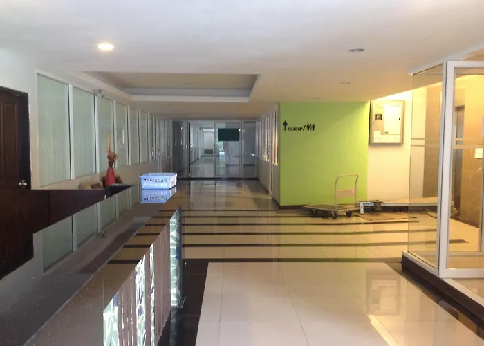 Hotel Lee Garden 4*