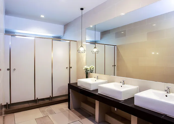 Lee Garden Hotel 4*
