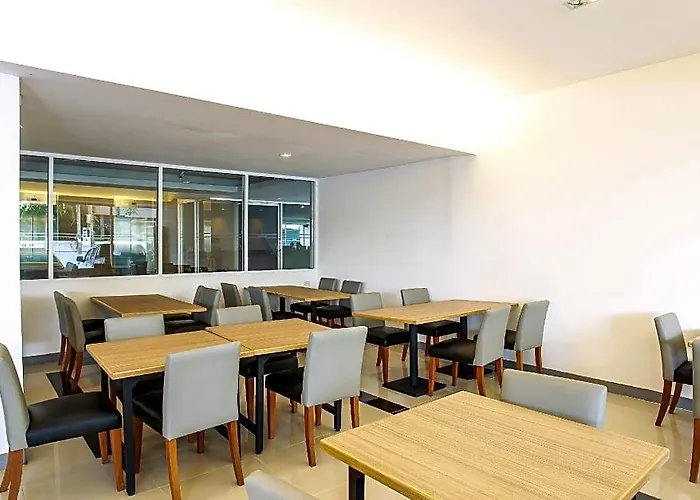 Hotel Lee Garden 4*