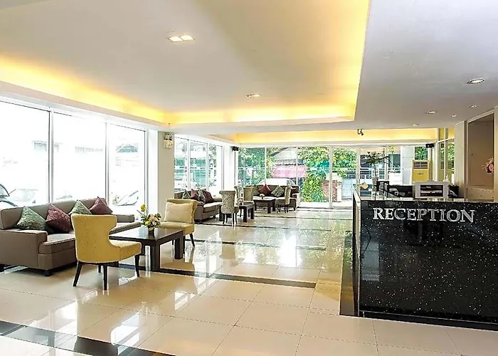 Hotel Lee Garden 4*