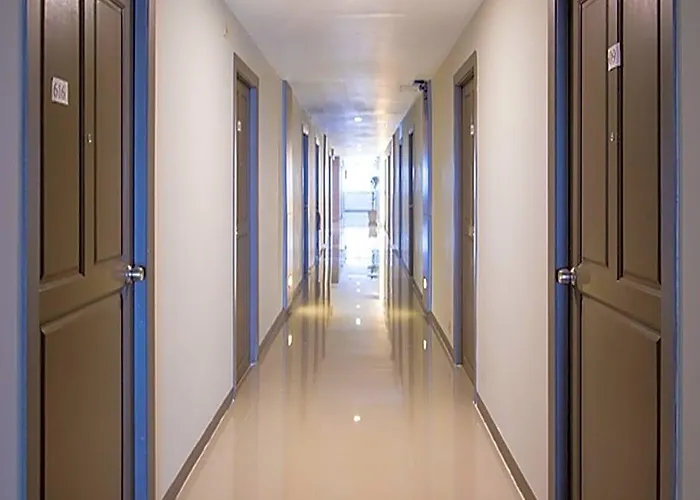 Hotel Lee Garden 4*