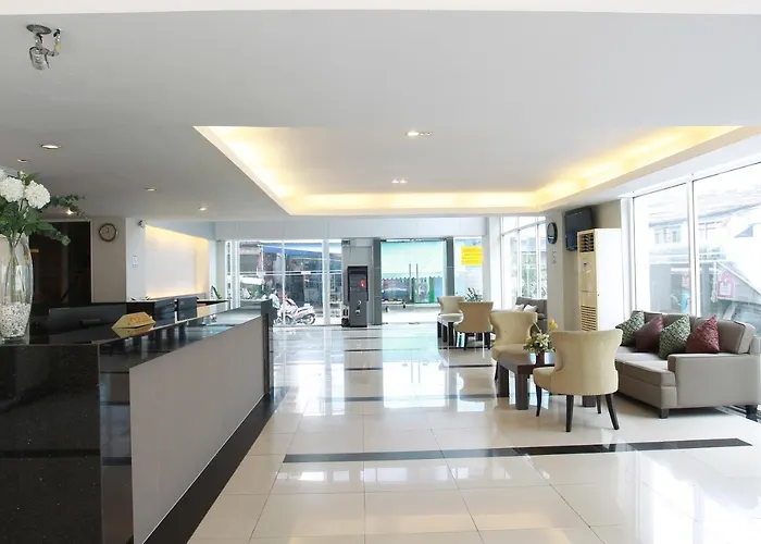 Lee Garden Hotel 4*