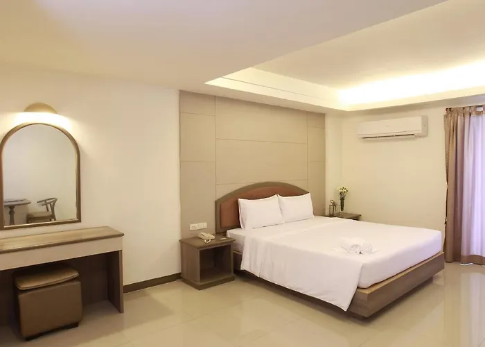 Lee Garden Hotel 4*