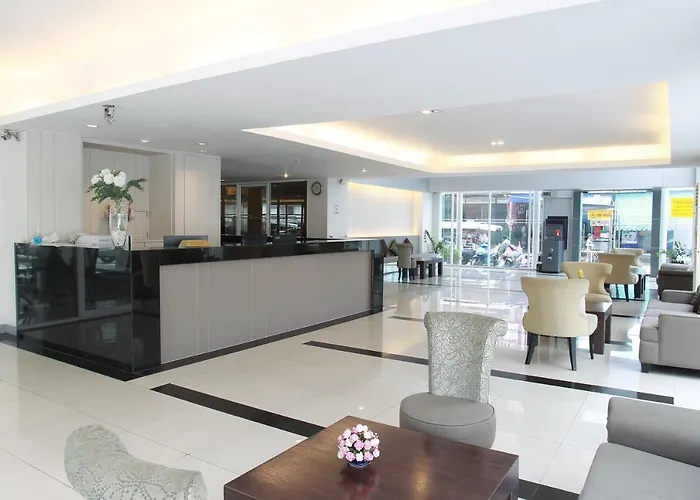 Lee Garden Hotel 4*