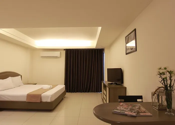 Lee Garden Hotel 4*