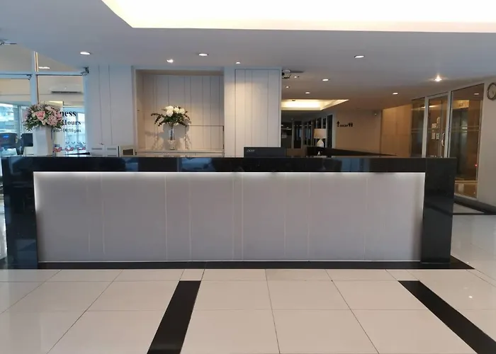 Lee Garden Hotel 4*